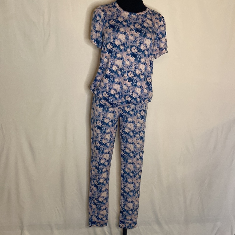 Jessica Simpson Women’s Jogger Pajama set Size S NWT.